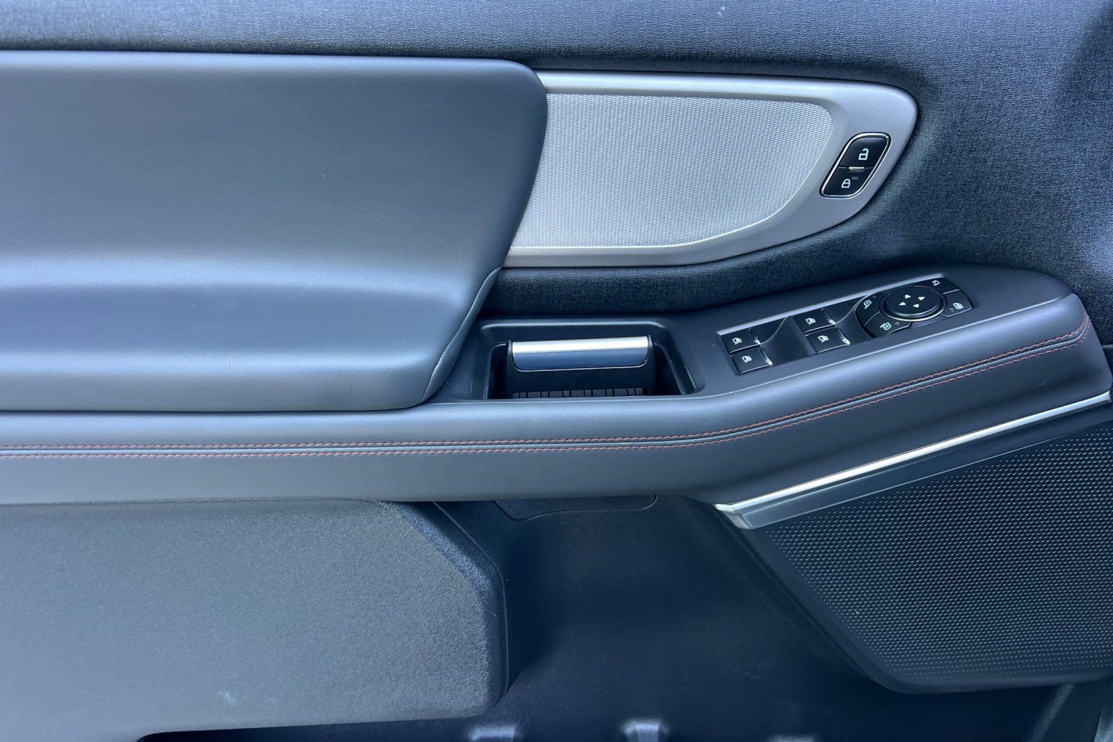 Certified 2025 Ford Expedition Active AWD/4WD image 13