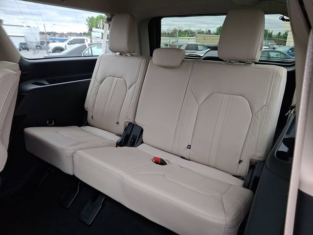 Certified 2024 Ford Expedition Max Platinum AWD/4WD image 11
