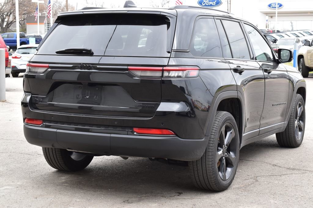 Used 2023 Jeep Grand Cherokee Limited w/ Black Appearance Package image 2
