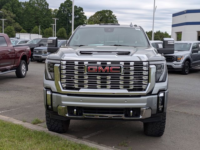Used 2025 GMC Sierra 2500 Denali w/ Technology Package AWD/4WD image 9