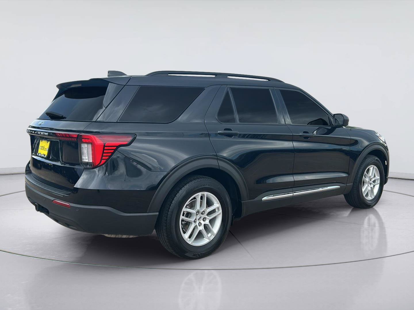 Certified 2025 Ford Explorer Active RWD image 4