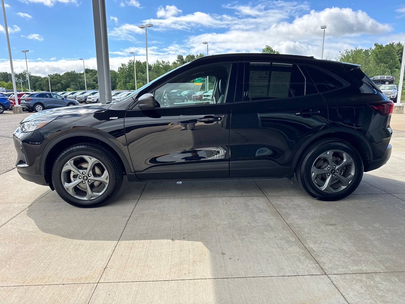 Certified 2025 Ford Escape ST-Line w/ Tech Pack #1 AWD/4WD image 4