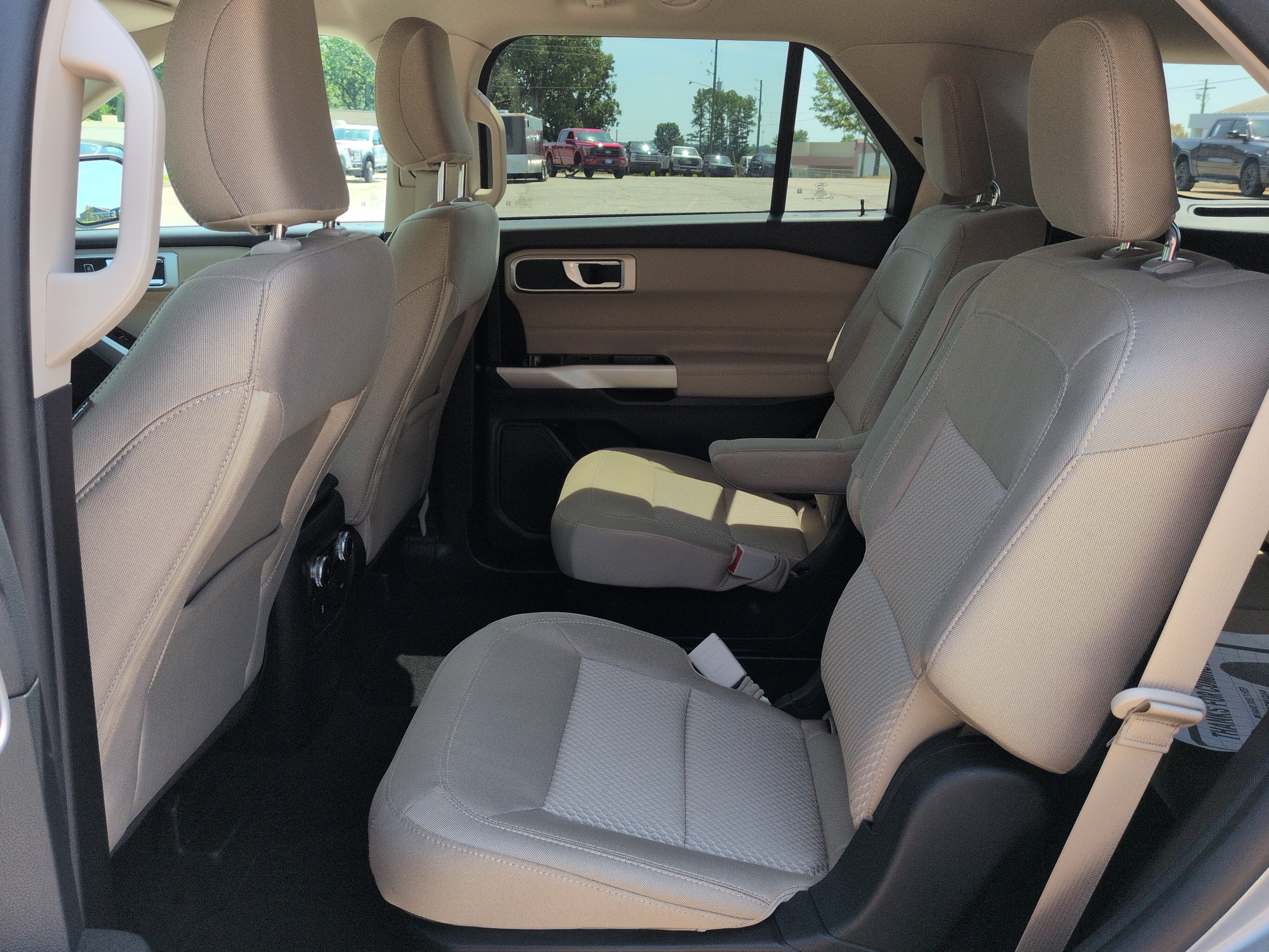 Certified 2023 Ford Explorer XLT RWD image 12