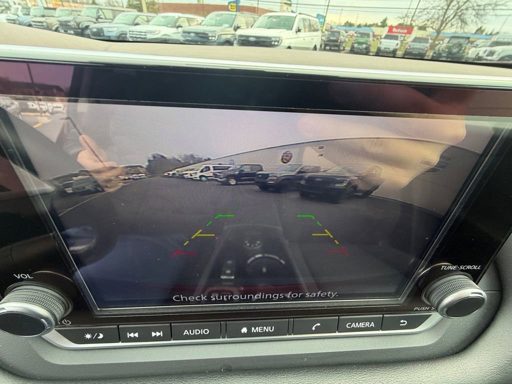 Used 2023 Nissan Rogue S image 14