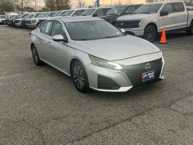 Used 2023 Nissan Altima 2.5 SV image 3
