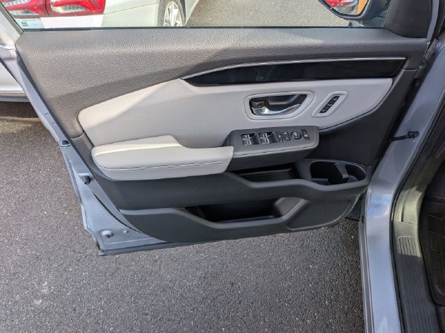 Used 2023 Honda Pilot Touring image 6