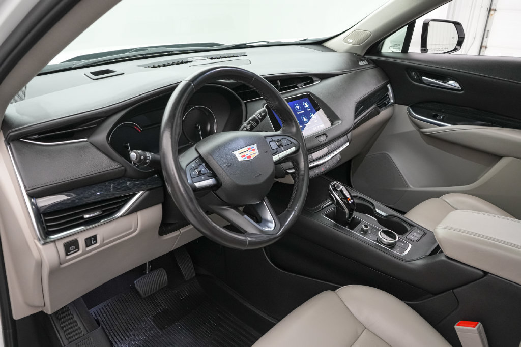 Used 2023 Cadillac XT4 Premium Luxury FWD image 12