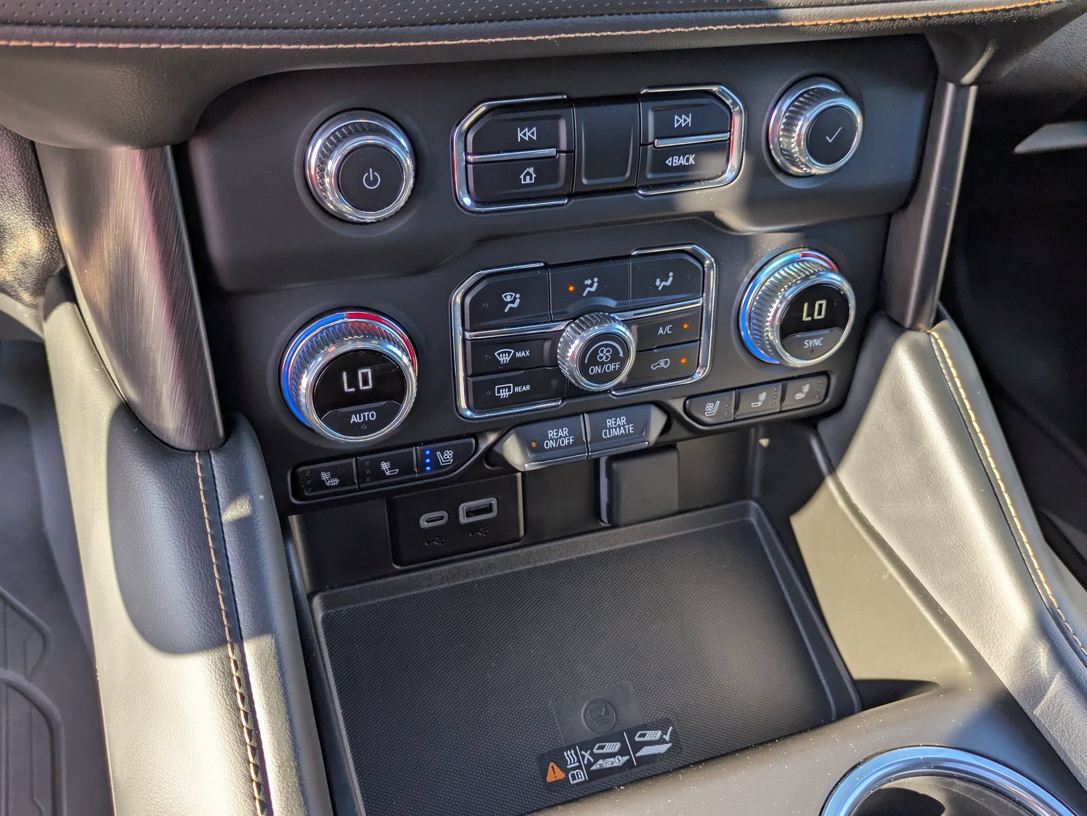 Used 2024 GMC Yukon AT4 w/ Technology Package AWD/4WD image 24