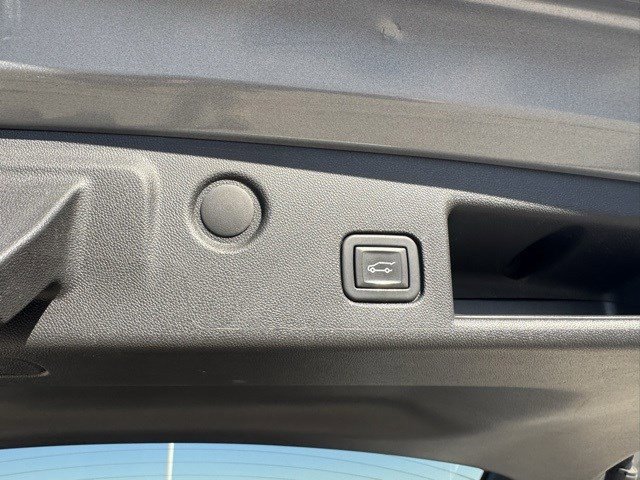 Used 2023 Chevrolet Equinox LT w/ Driver Convenience Package image 29