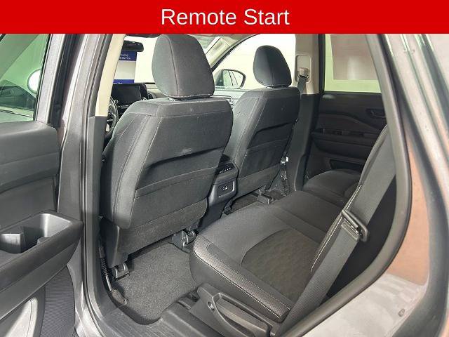 Used 2025 Nissan Pathfinder SV AWD/4WD image 12