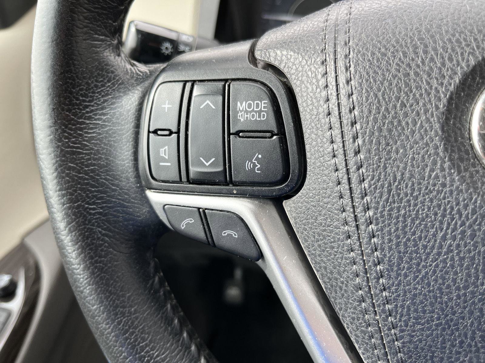 Used 2020 Toyota Sienna XLE w/ XLE Navigation Package image 20