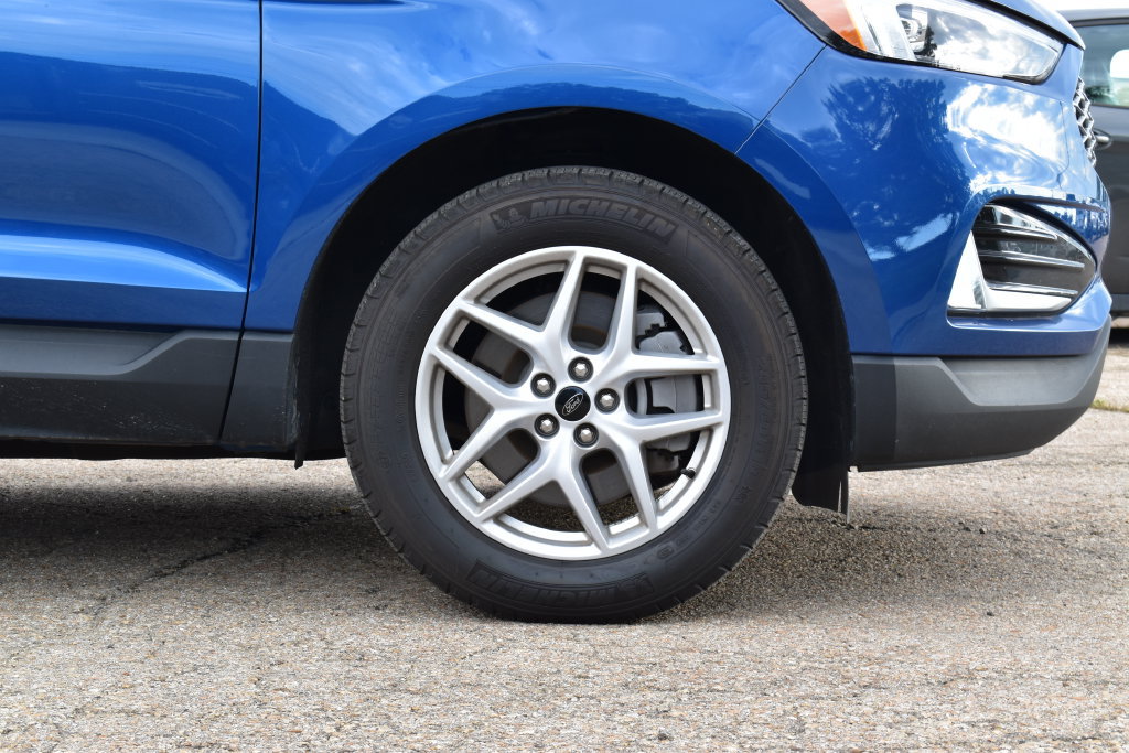 Certified 2024 Ford Edge SEL w/ Convenience Package AWD/4WD image 4
