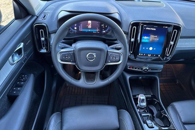 Used 2023 Volvo XC40 B5 Ultimate w/ Protection Package Premier image 12
