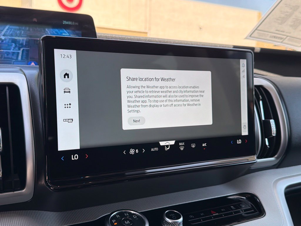 Certified 2025 Ford Expedition Active AWD/4WD image 31
