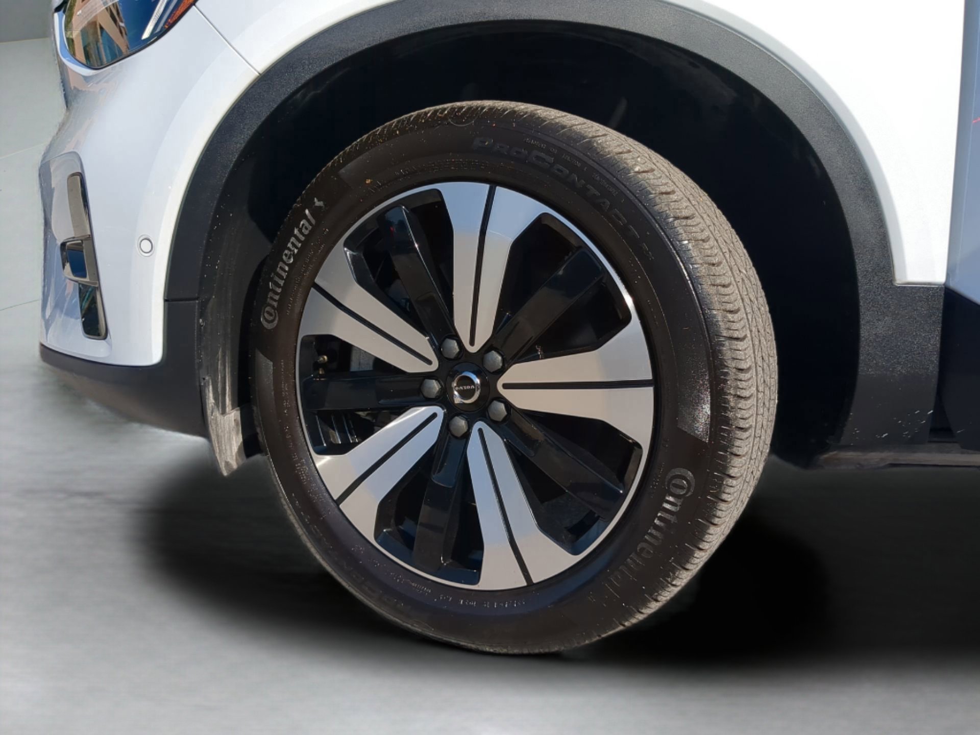 Used 2023 Volvo XC40 Recharge Plus image 63