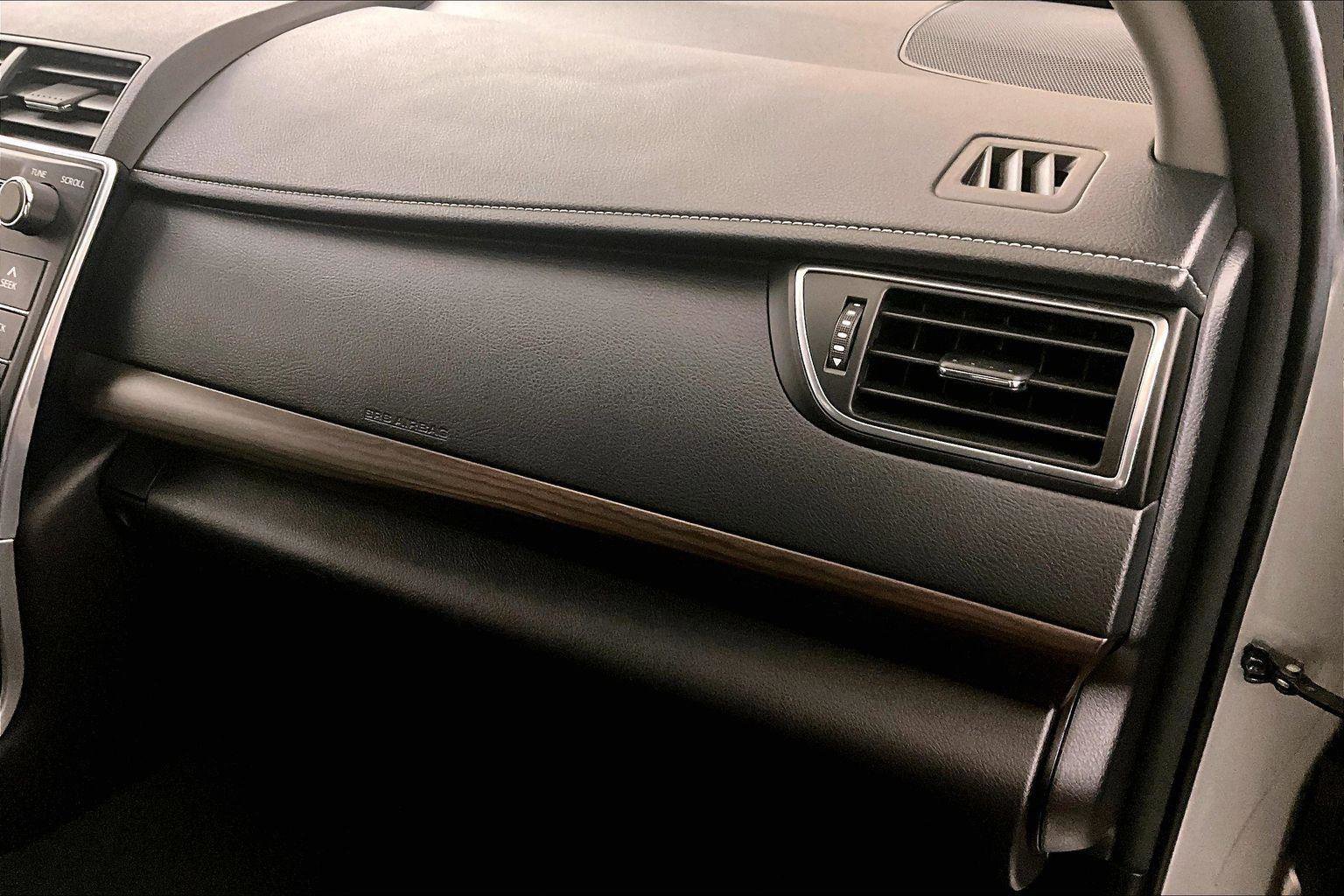 Used 2017 Toyota Camry XLE w/ Moonroof Package image 15