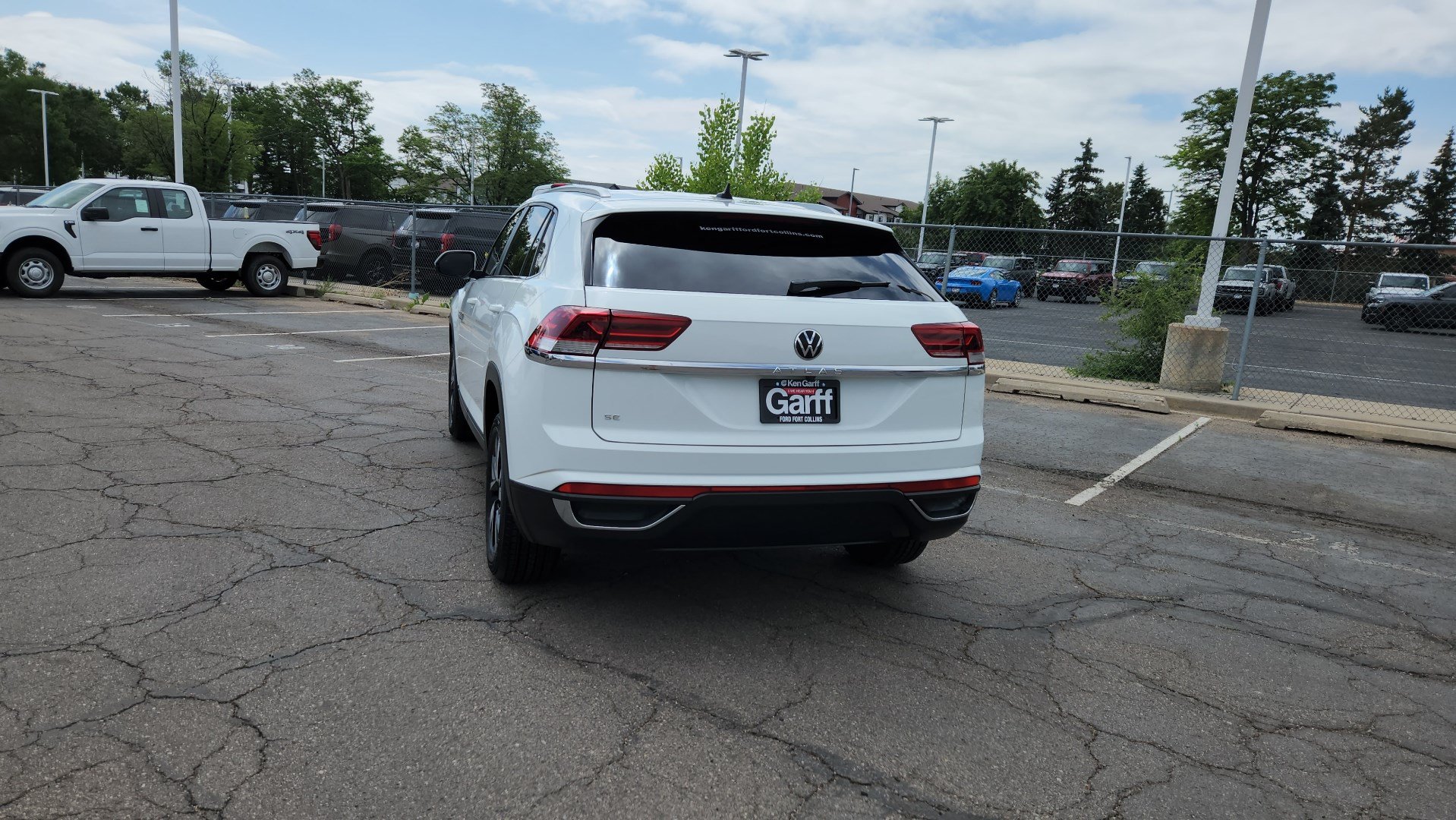 Used 2022 Volkswagen Atlas Cross Sport SE FWD image 9