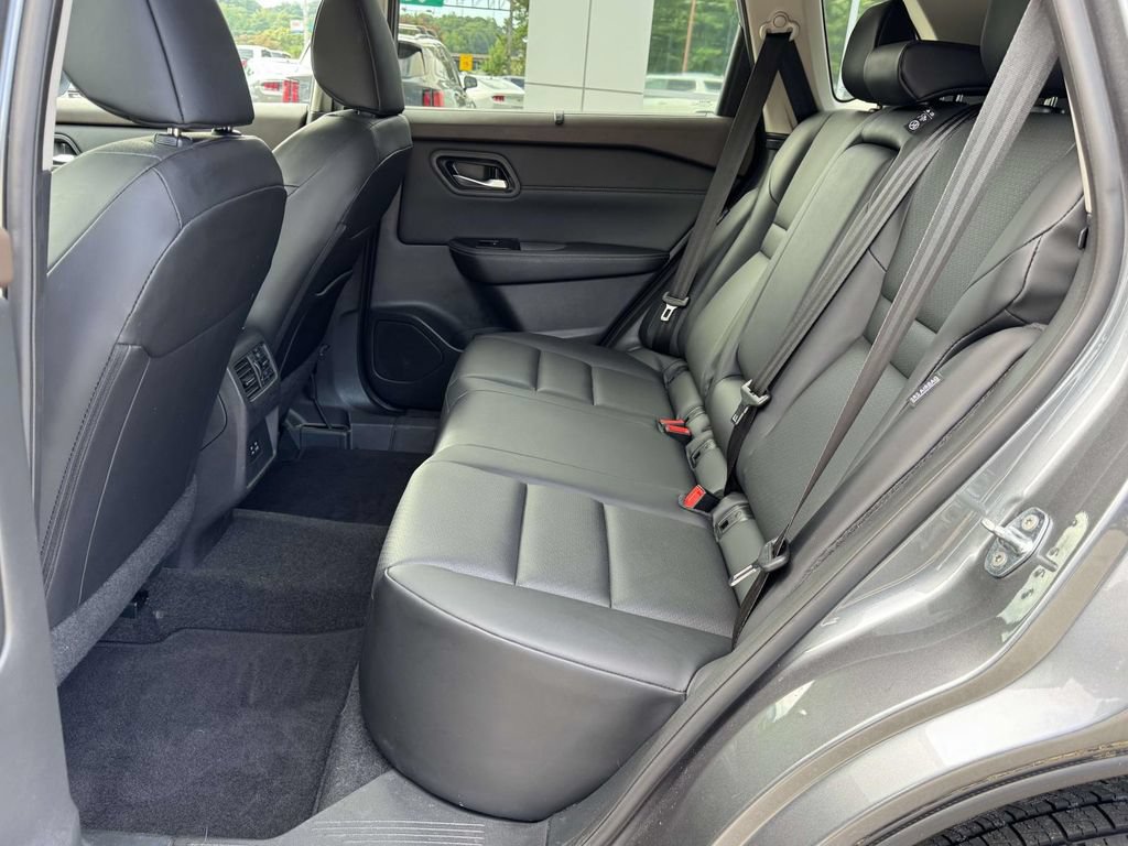Used 2023 Nissan Rogue SV w/ SV Premium B Package AWD/4WD image 17