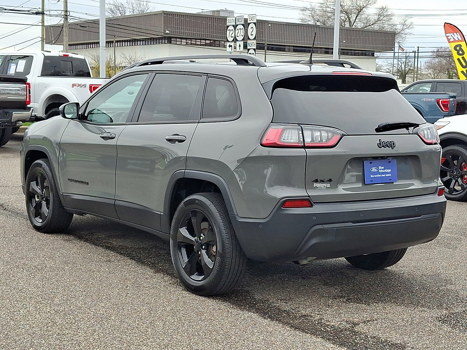 Used 2023 Jeep Cherokee Altitude Lux w/ Lux Elite Package image 3
