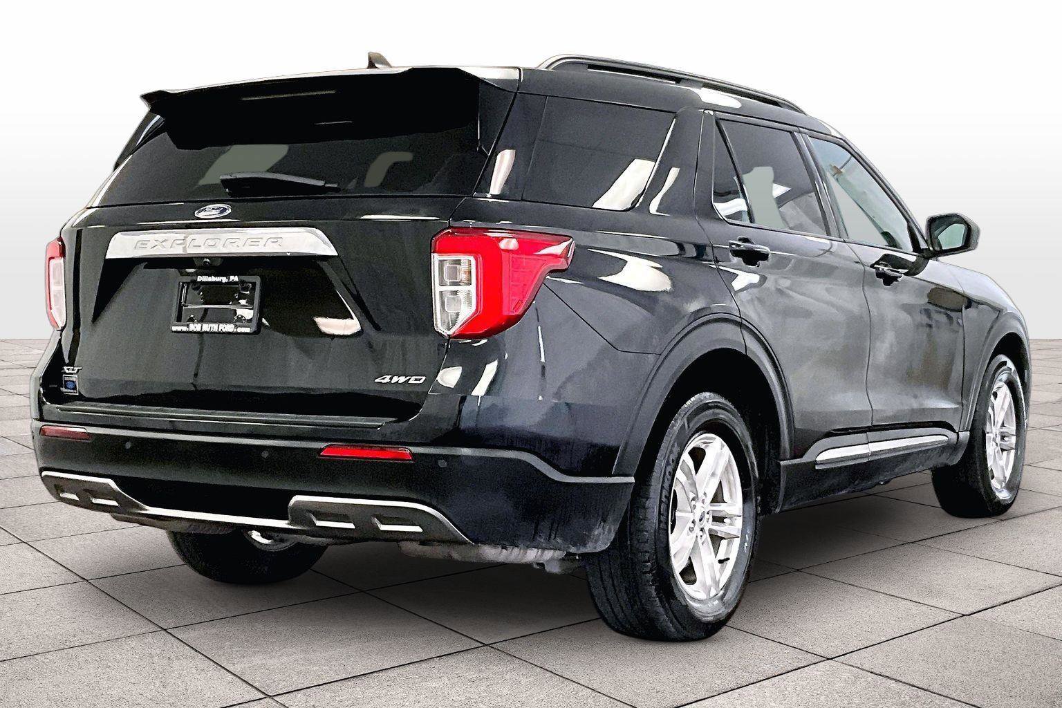 Certified 2022 Ford Explorer XLT w/ Equipment Group 202A image 11