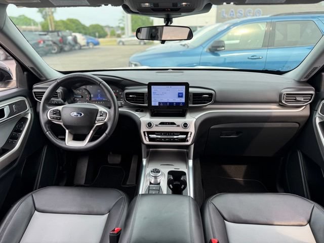 Certified 2023 Ford Explorer XLT w/ Equipment Group 202A AWD/4WD image 2