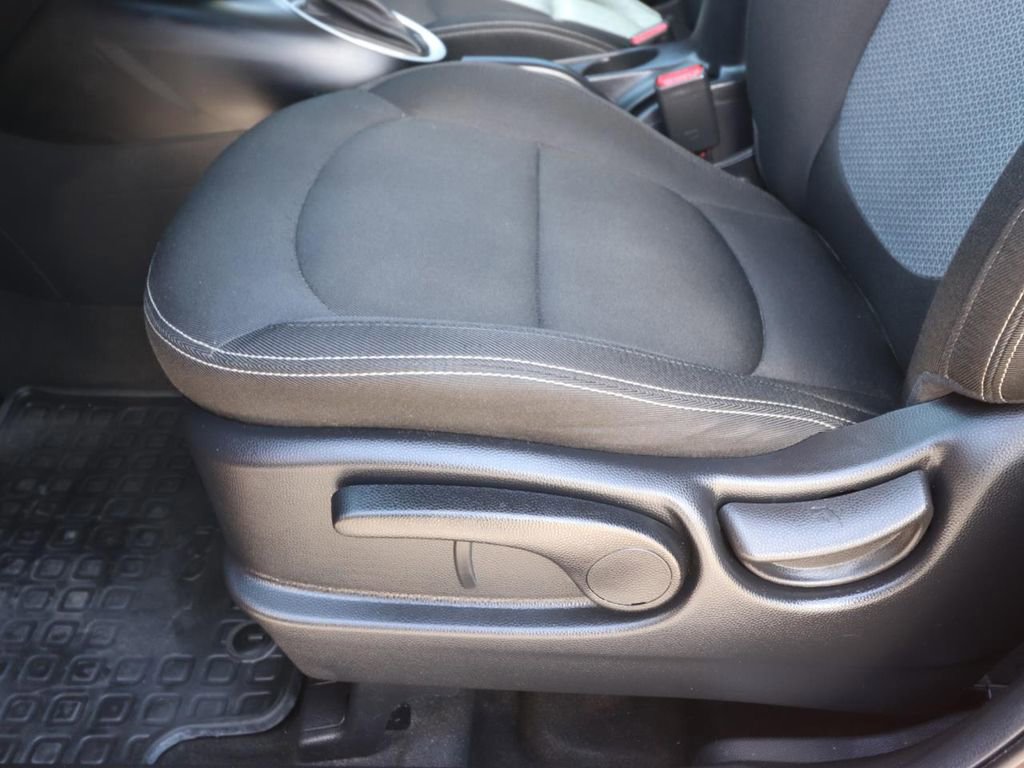 Used 2017 Kia Soul + FWD image 17