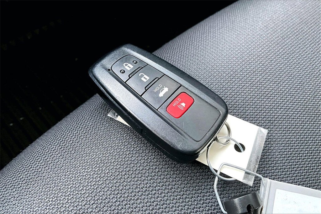 Used 2022 Toyota Corolla LE image 11