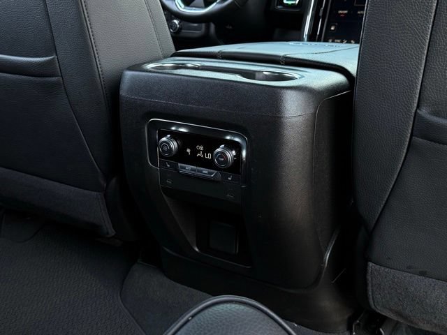 Used 2025 GMC Yukon XL Denali AWD/4WD image 22