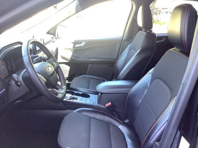 Certified 2024 Ford Escape ST-Line AWD/4WD image 10
