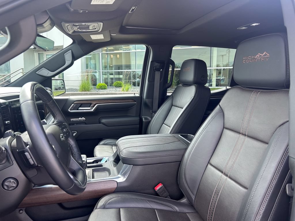 Used 2025 Chevrolet Silverado 1500 High Country w/ Midnight Edition AWD/4WD image 10