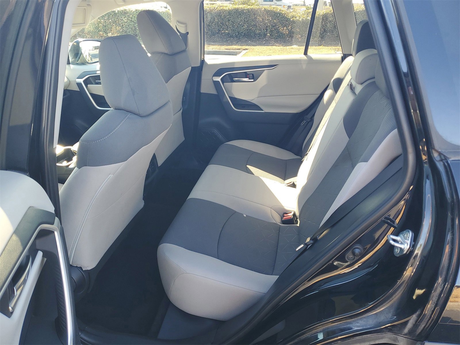 Used 2019 Toyota RAV4 XLE image 10
