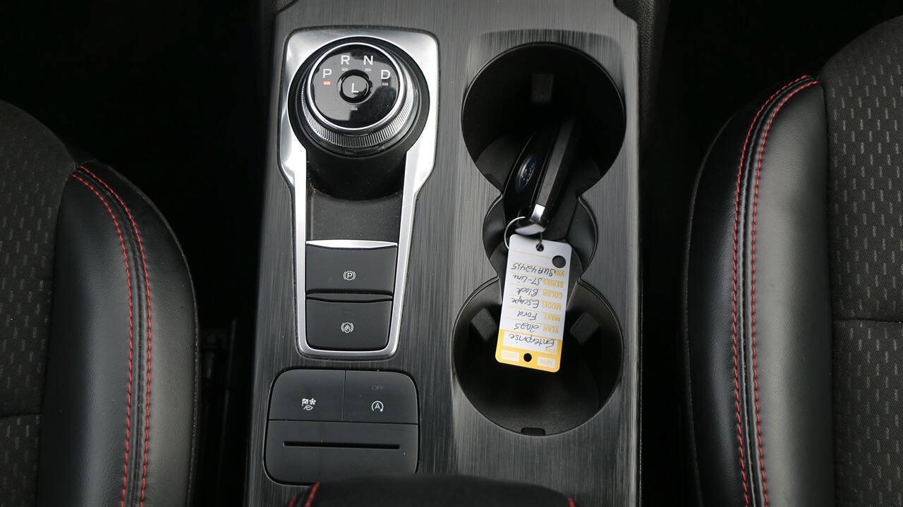 Certified 2025 Ford Escape ST-Line Select AWD/4WD image 25