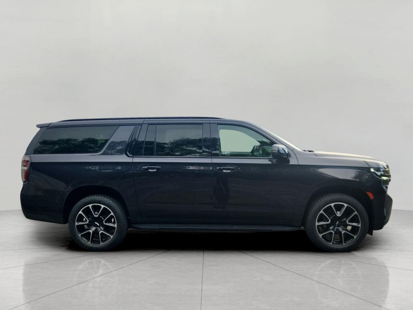 Used 2023 Chevrolet Suburban RST w/ Luxury Package AWD/4WD image 7