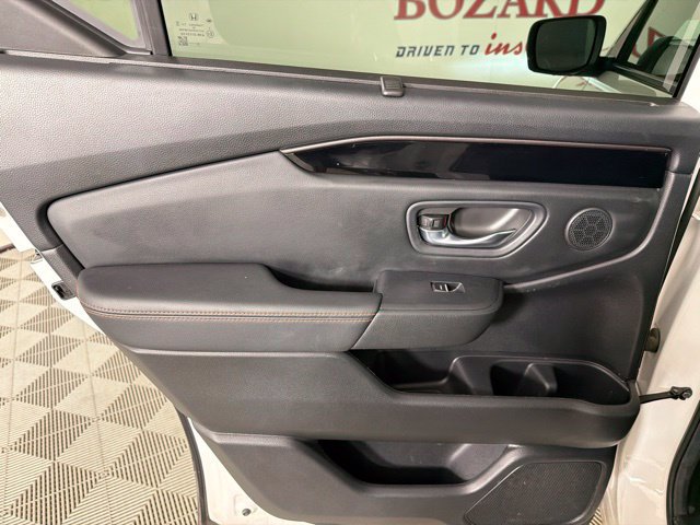 Used 2025 Honda Pilot TrailSport image 27