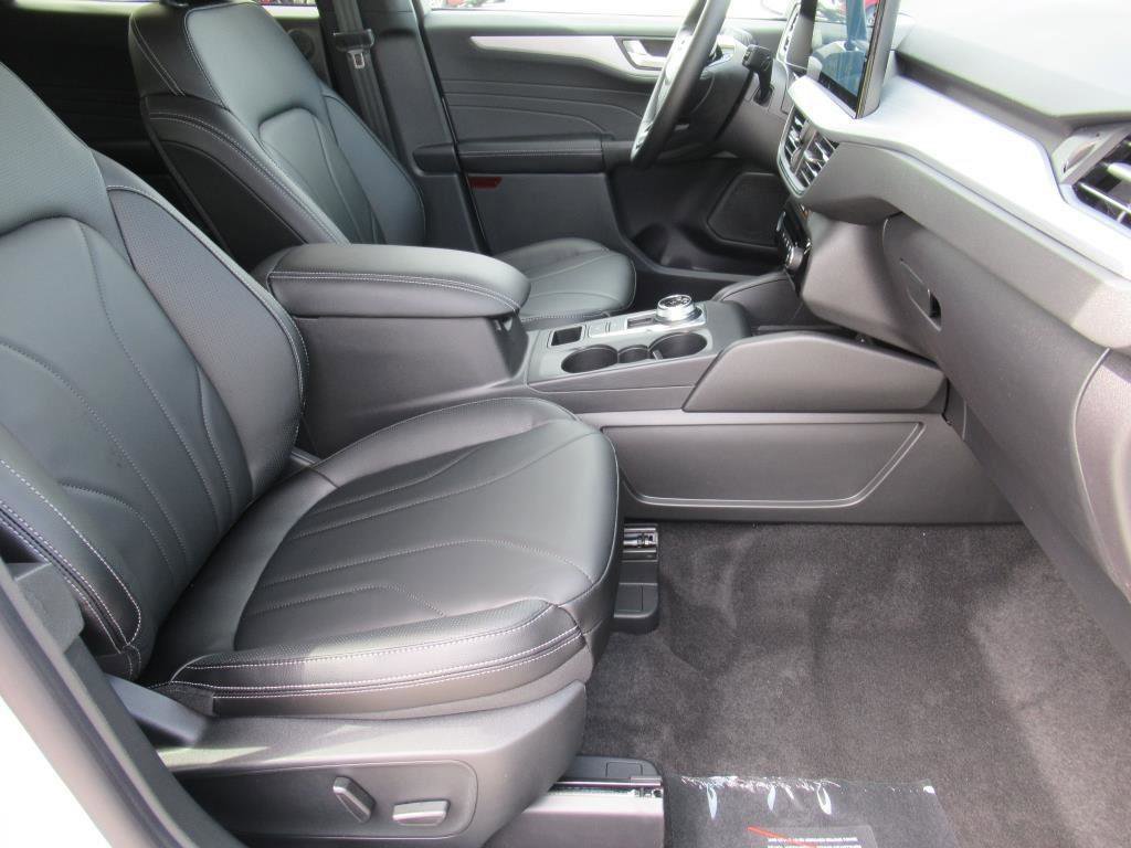 Certified 2025 Ford Escape SE w/ PHEV Premium Package image 11