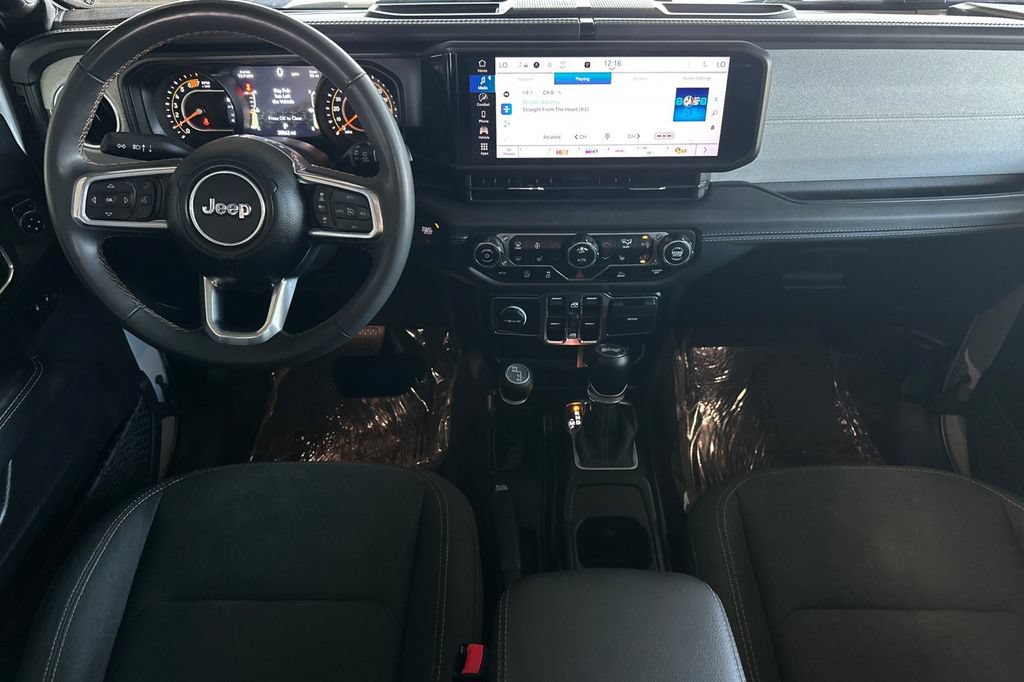 Used 2024 Jeep Wrangler Unlimited Sahara AWD/4WD image 15