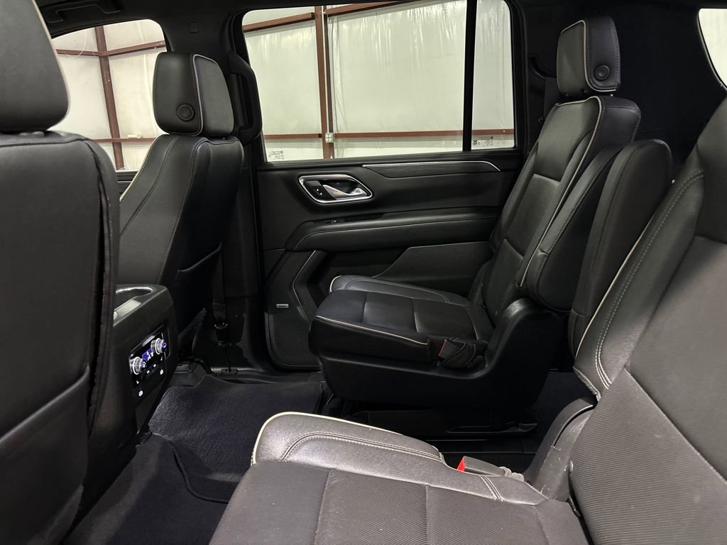 Used 2022 GMC Yukon XL SLT w/ SLT Luxury Package image 12