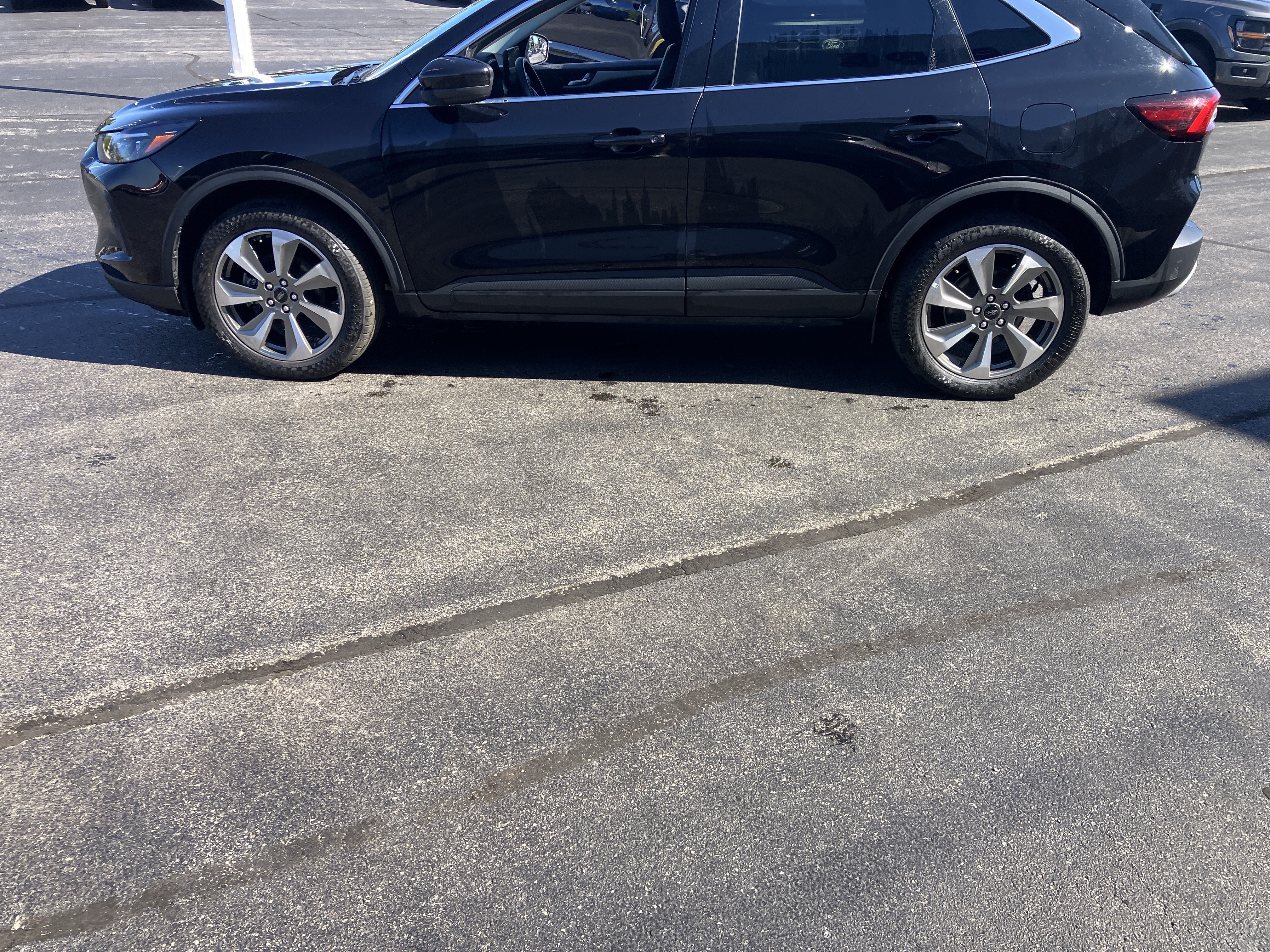 Certified 2025 Ford Escape Platinum AWD/4WD image 4