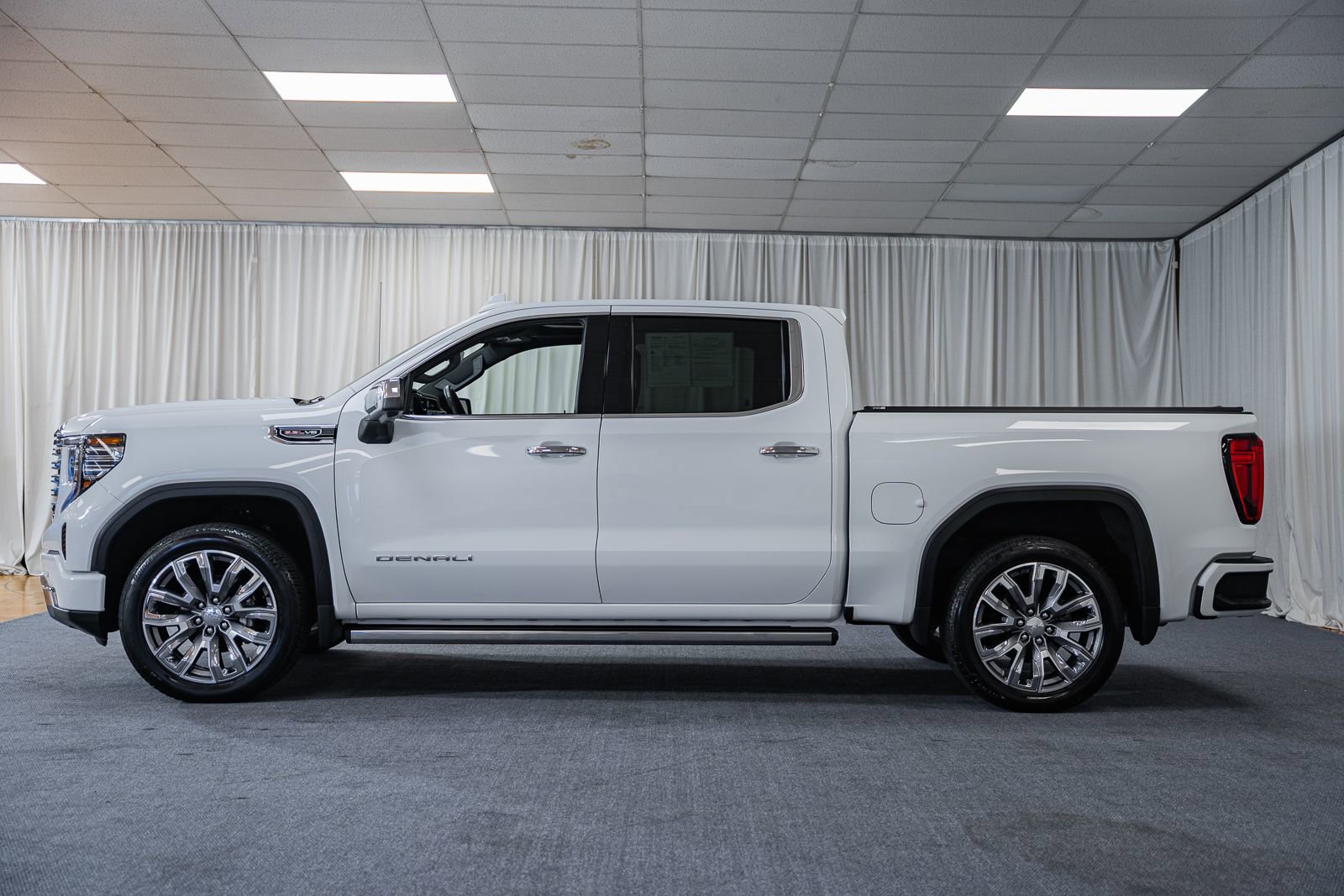 Used 2023 GMC Sierra 1500 Denali w/ Denali Reserve Package AWD/4WD image 5