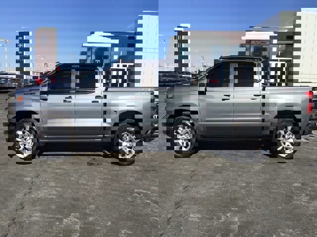 Used 2021 Chevrolet Silverado 1500 Custom image 2