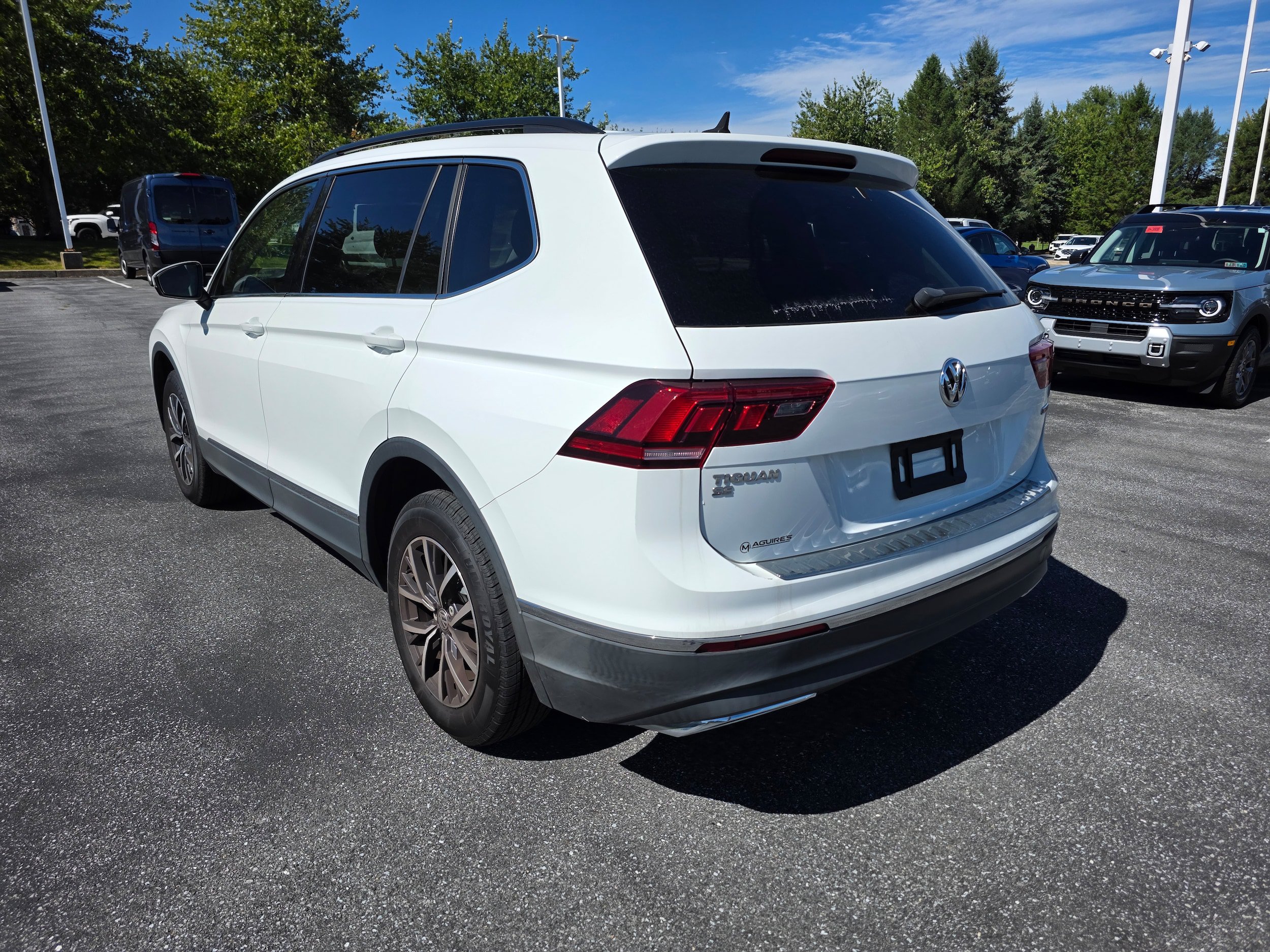 Used 2020 Volkswagen Tiguan SE w/ Panoramic Sunroof Package AWD/4WD image 3