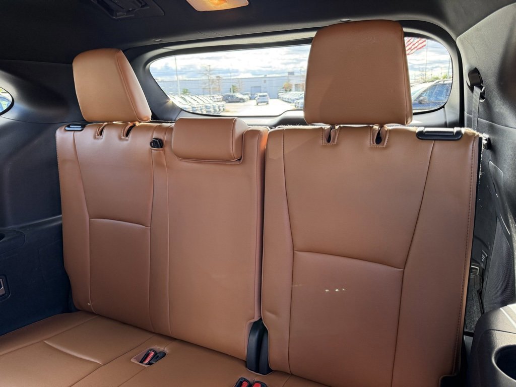 Used 2021 Toyota Highlander Platinum image 28