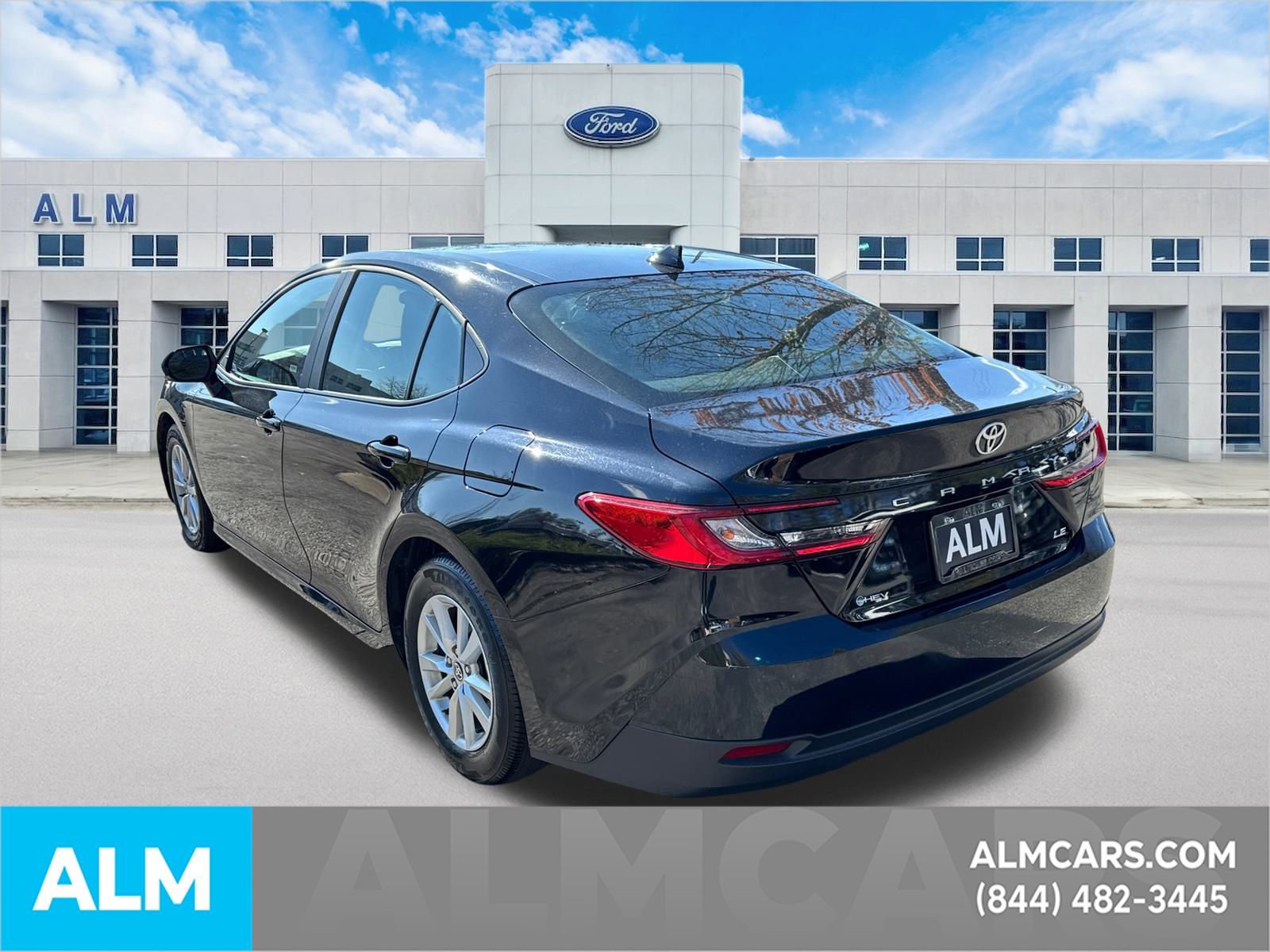 Used 2025 Toyota Camry LE image 9