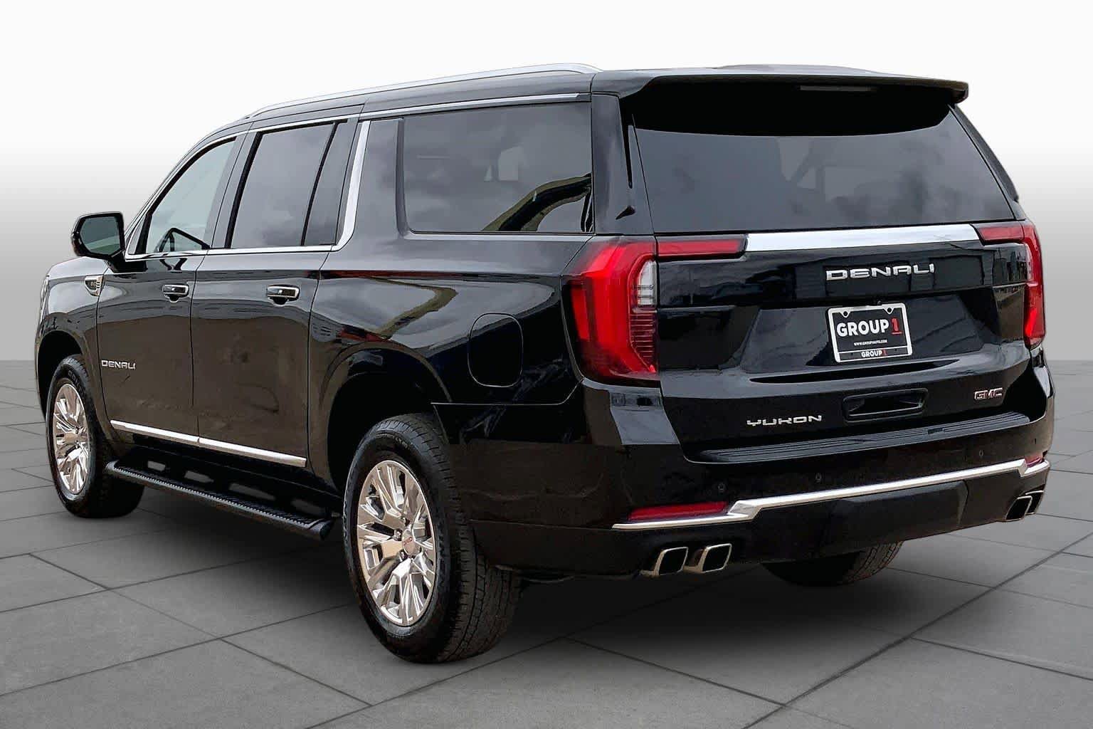 Used 2025 GMC Yukon XL Denali AWD/4WD image 12