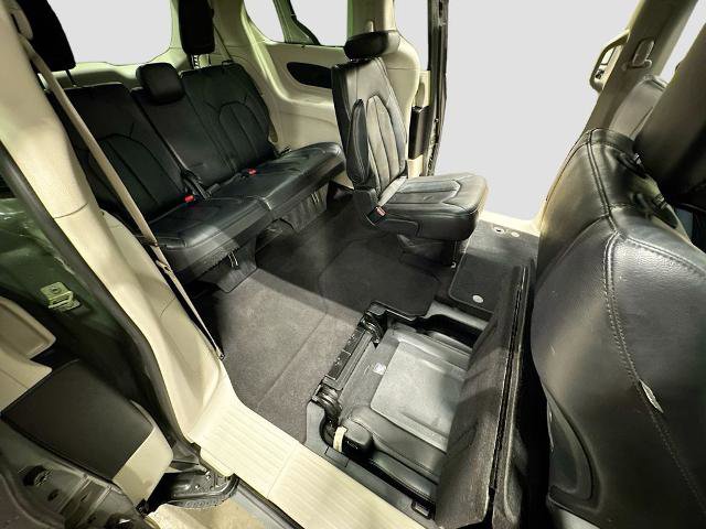 Used 2022 Chrysler Pacifica Touring-L FWD image 19