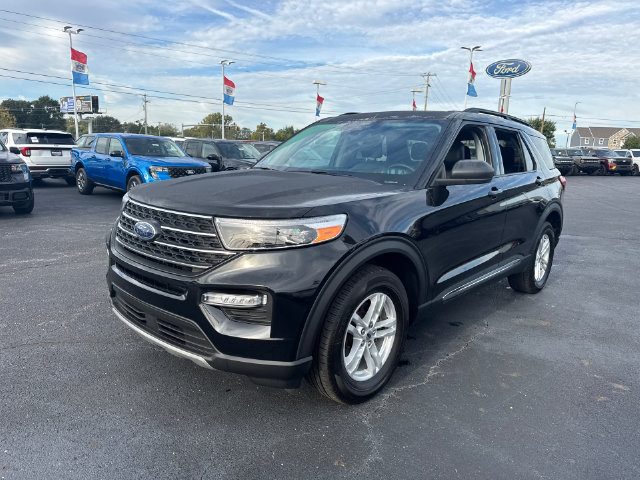 Certified 2024 Ford Explorer XLT w/ Equipment Group 202A AWD/4WD image 3