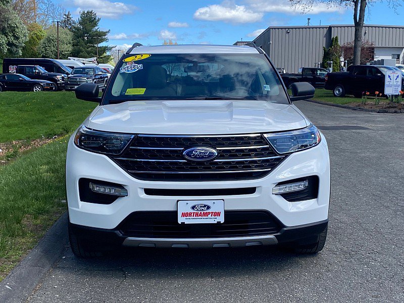 Certified 2022 Ford Explorer XLT w/ Equipment Group 202A AWD/4WD image 2
