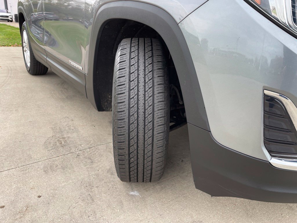 Used 2019 GMC Terrain SLE w/ Driver Convenience Package FWD image 16