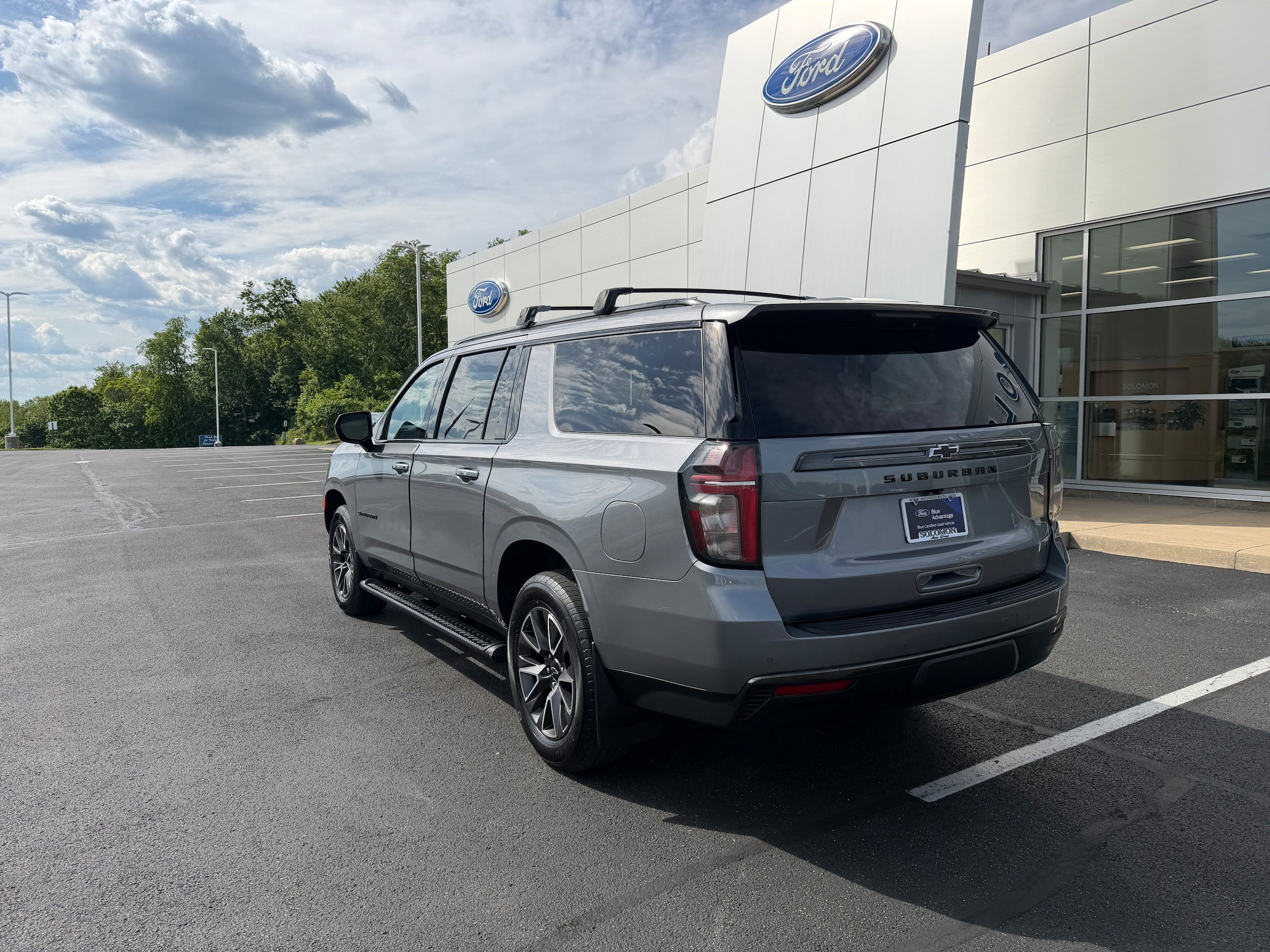 Used 2021 Chevrolet Suburban Z71 w/ Rear Media and Nav Package AWD/4WD image 8