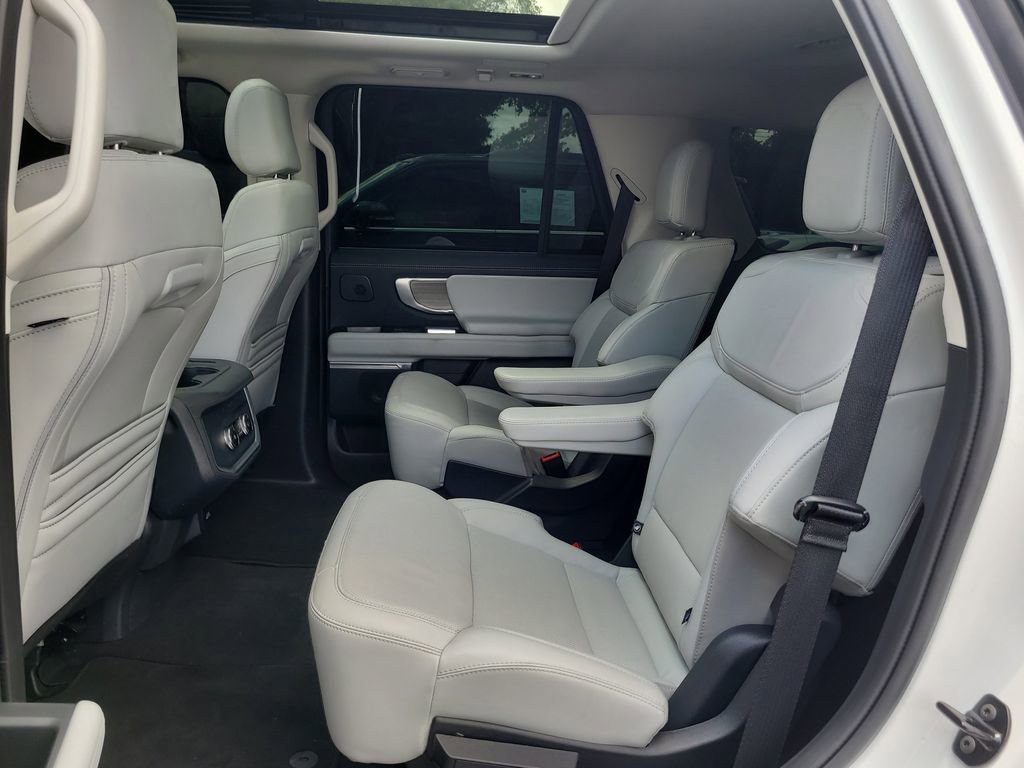 Certified 2025 Ford Expedition Platinum w/ Driver's Package AWD/4WD image 13